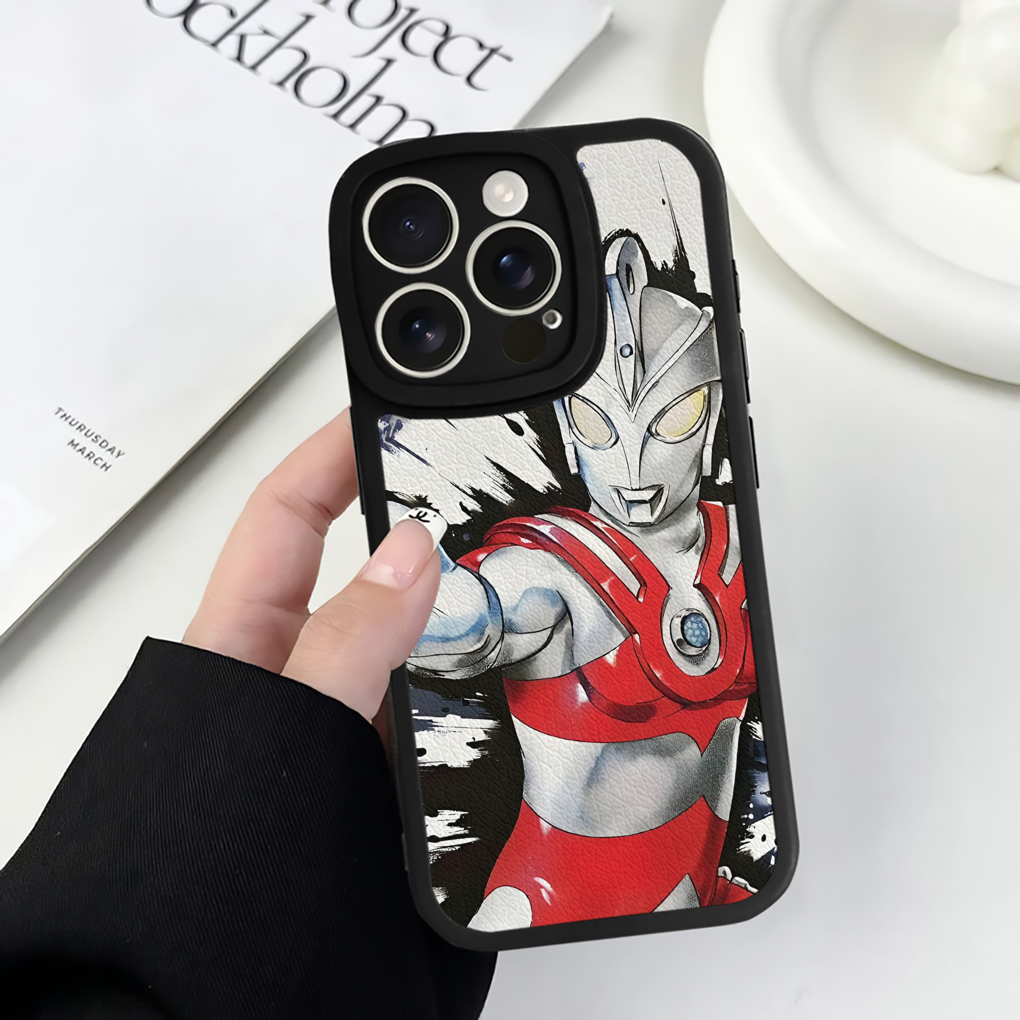 （画像用） ウルトラマン Ultraman 【iPhone 16シリーズ対応】シリコンスマホケース（レザー調） 材質：シリコン